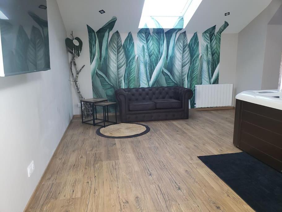 Bulles Etoilees Appartement Avec Jacuzzi Prive Montrevel-en-Bresse Exterior foto