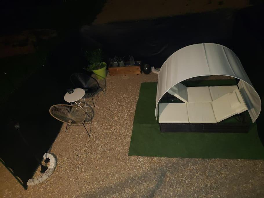 Bulles Etoilees Appartement Avec Jacuzzi Prive Montrevel-en-Bresse Exterior foto