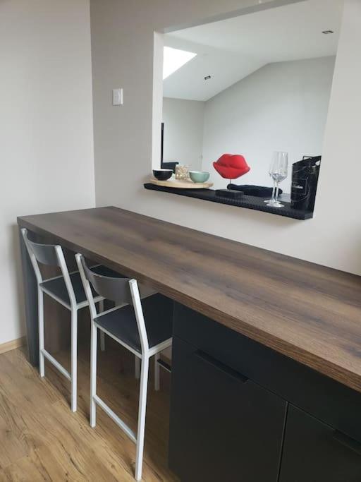 Bulles Etoilees Appartement Avec Jacuzzi Prive Montrevel-en-Bresse Exterior foto