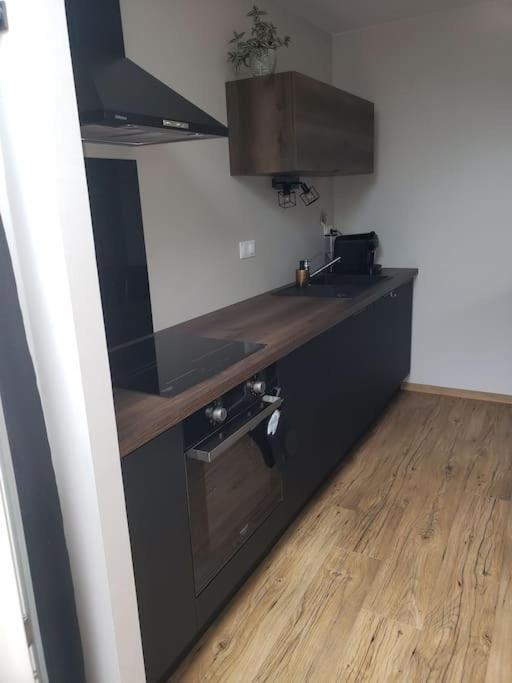 Bulles Etoilees Appartement Avec Jacuzzi Prive Montrevel-en-Bresse Exterior foto