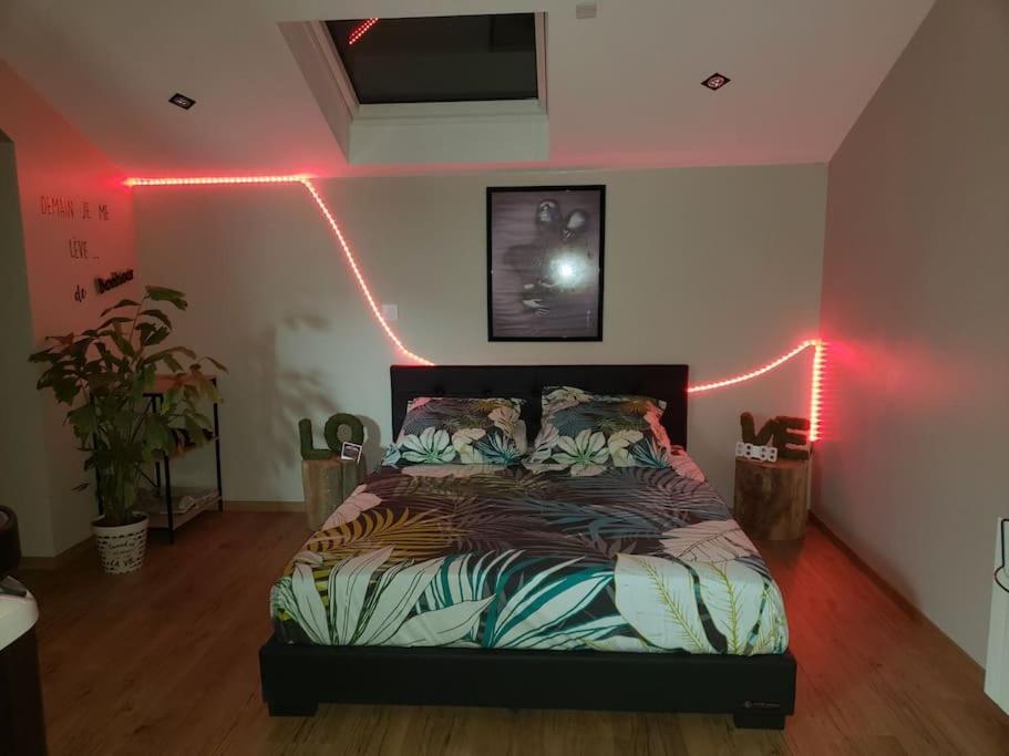 Bulles Etoilees Appartement Avec Jacuzzi Prive Montrevel-en-Bresse Exterior foto