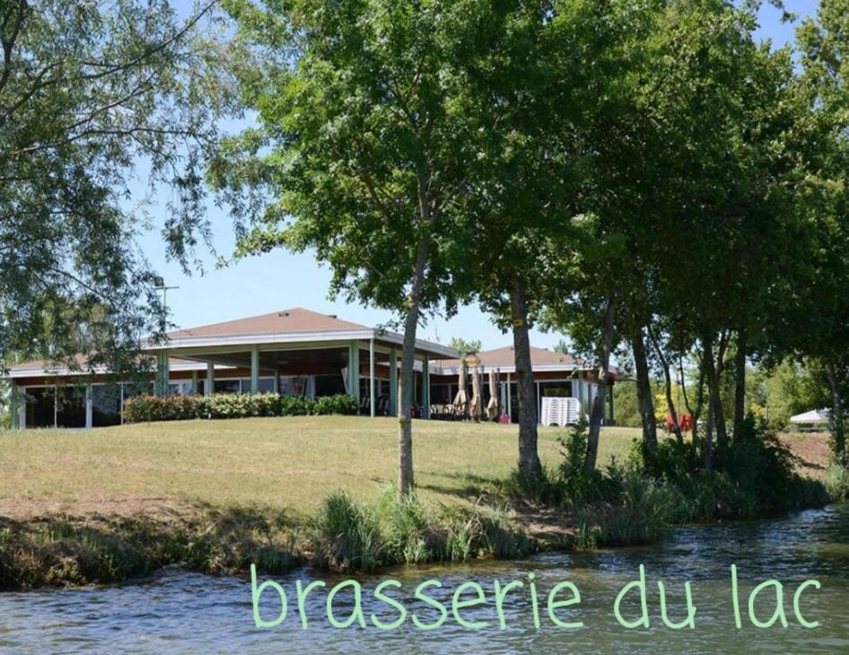 Bulles Etoilees Appartement Avec Jacuzzi Prive Montrevel-en-Bresse Exterior foto